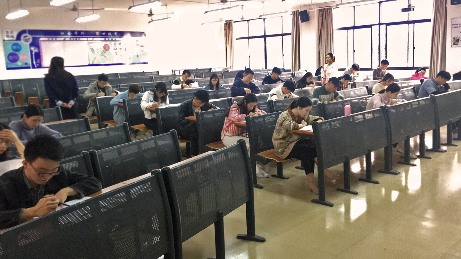 风韵犹存熟妇一区二区三区