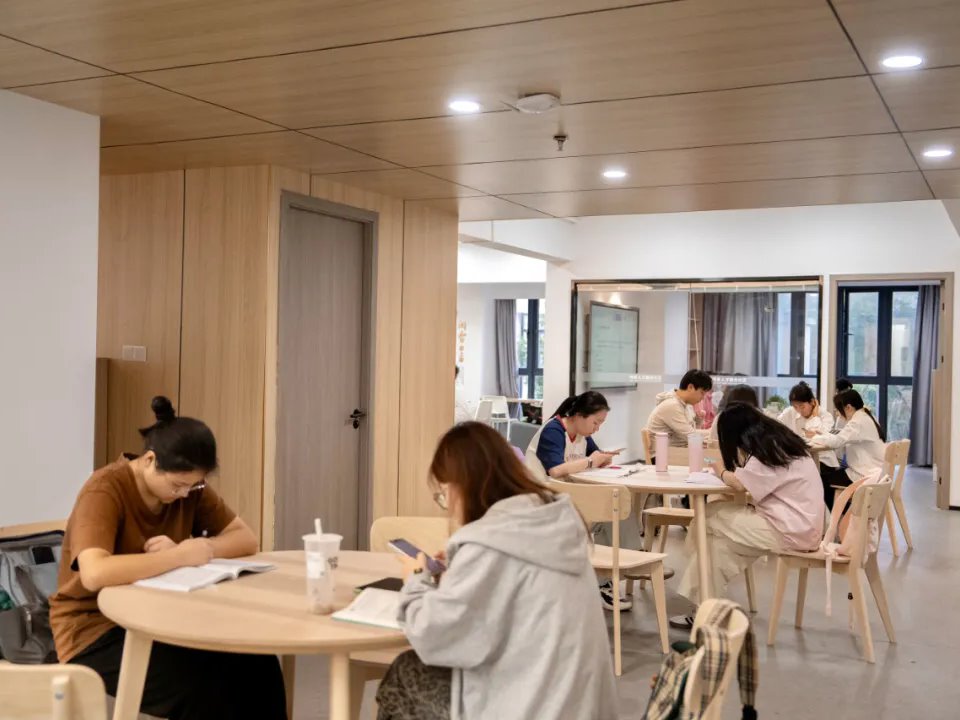 风韵犹存熟妇一区二区三区