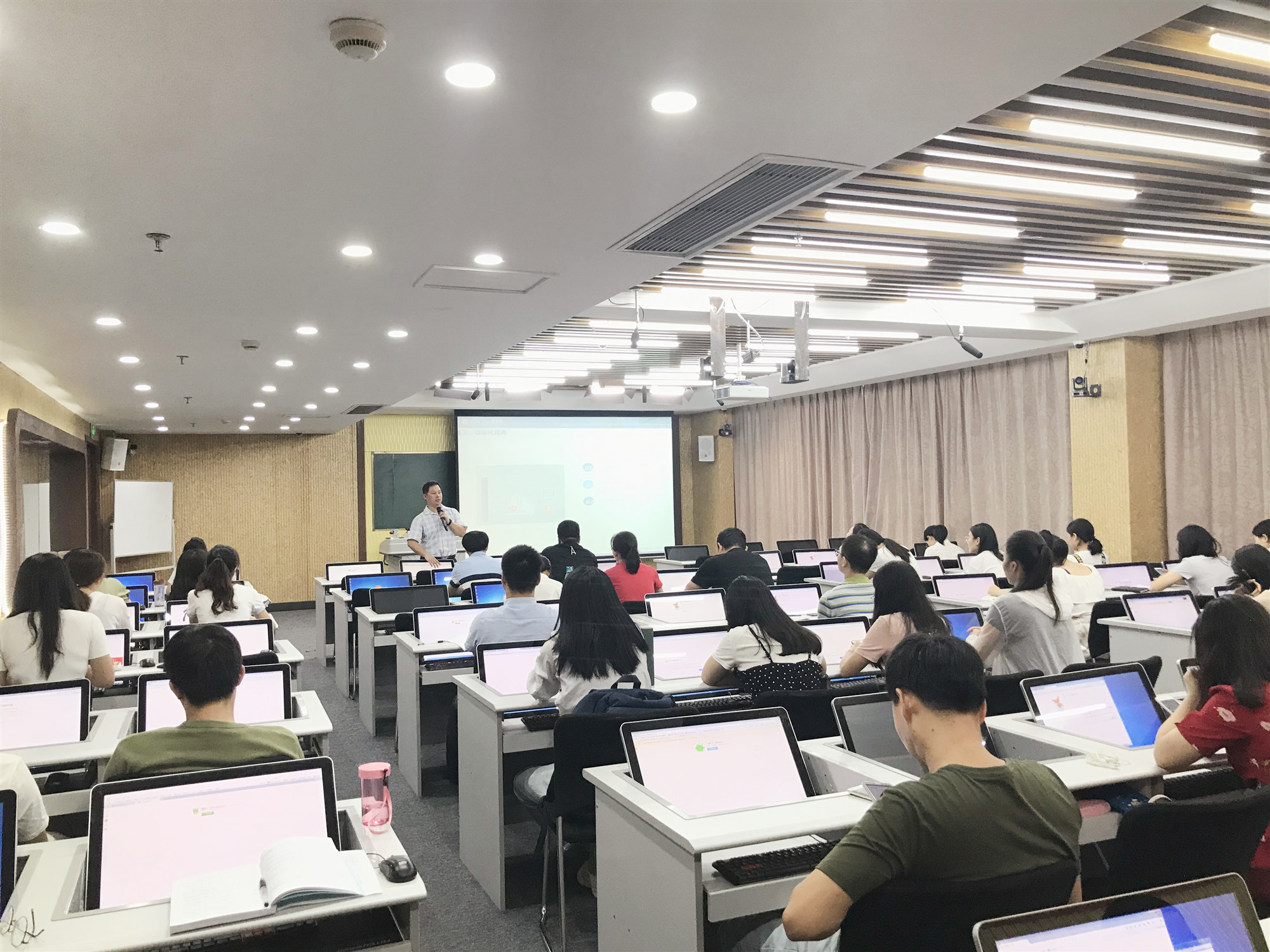 风韵犹存熟妇一区二区三区