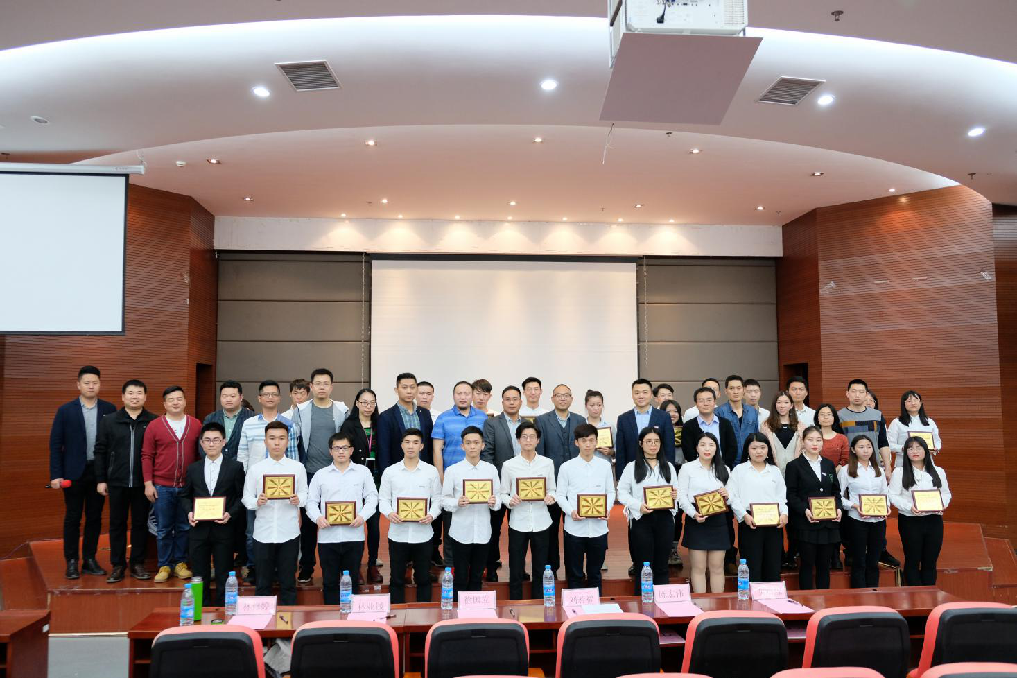 风韵犹存熟妇一区二区三区